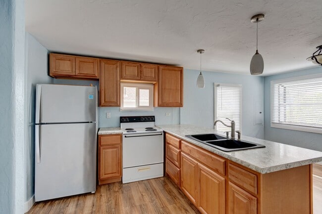 Building Photo - Downtown Studio Cottage