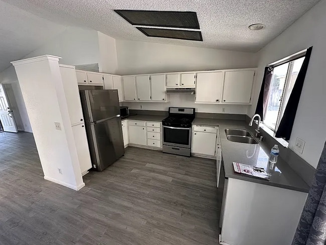 Photo - 4732 Katrina Pl