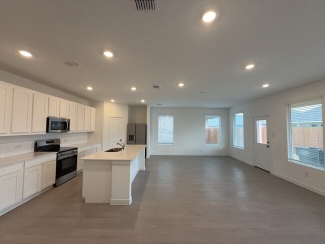 Photo - 537 Ml Trce Wy