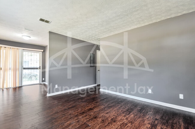 Photo - 1130 W 21st St