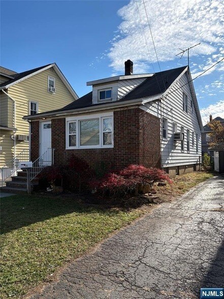 Photo - 23 Barrington Ave