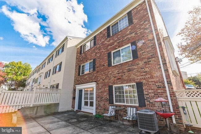 Photo - 1601 N Van Dorn St Unidad A1