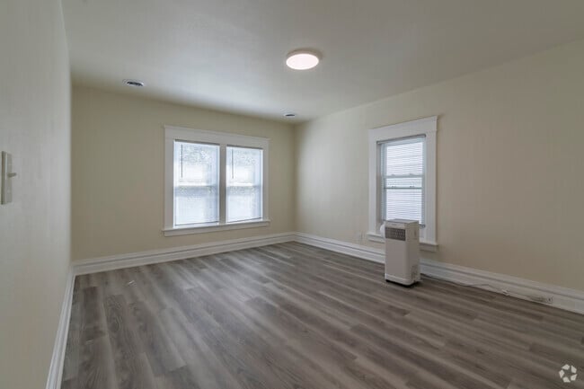 2BR, 1BA - 692SF - Living Room