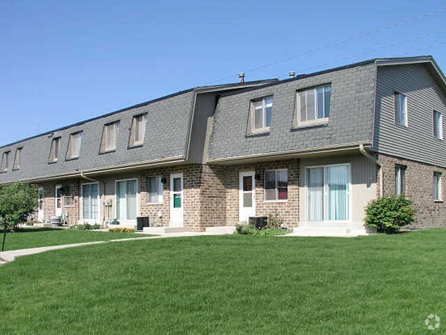 Building Photo - 3 Bedroom 1 1/2 Bath Townhomes