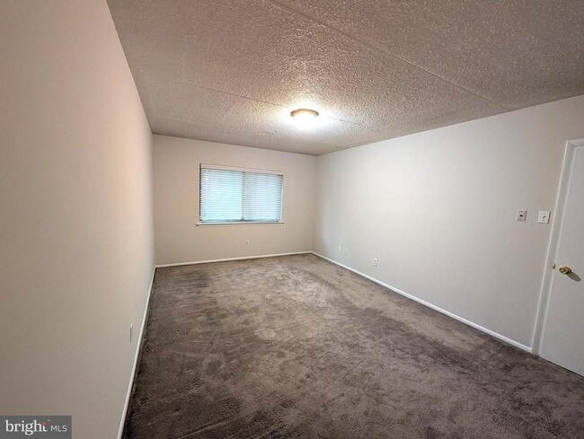 Photo - 822 Putnam Blvd