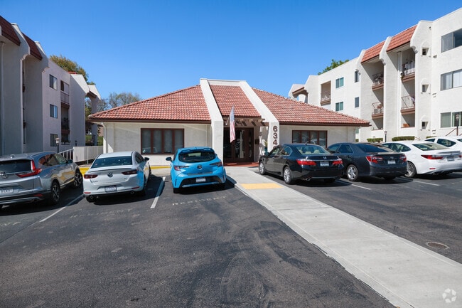 6330-6350 Avenida Genesee - Regency Villas