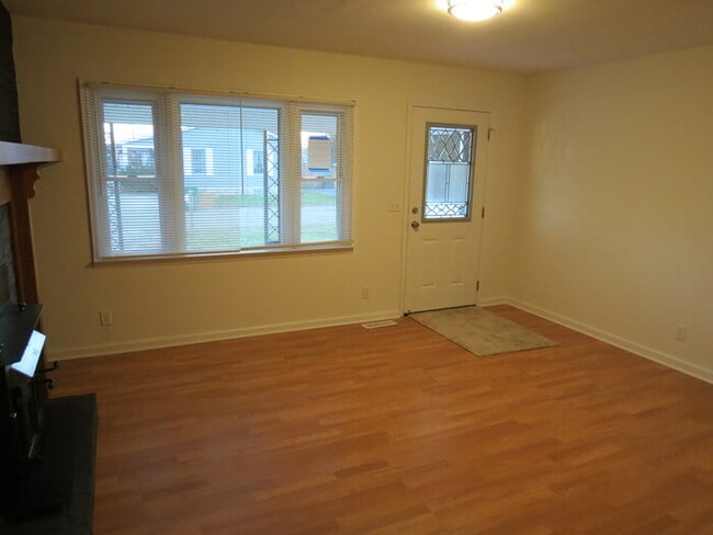 Photo - 1680 Hillcrest Ave