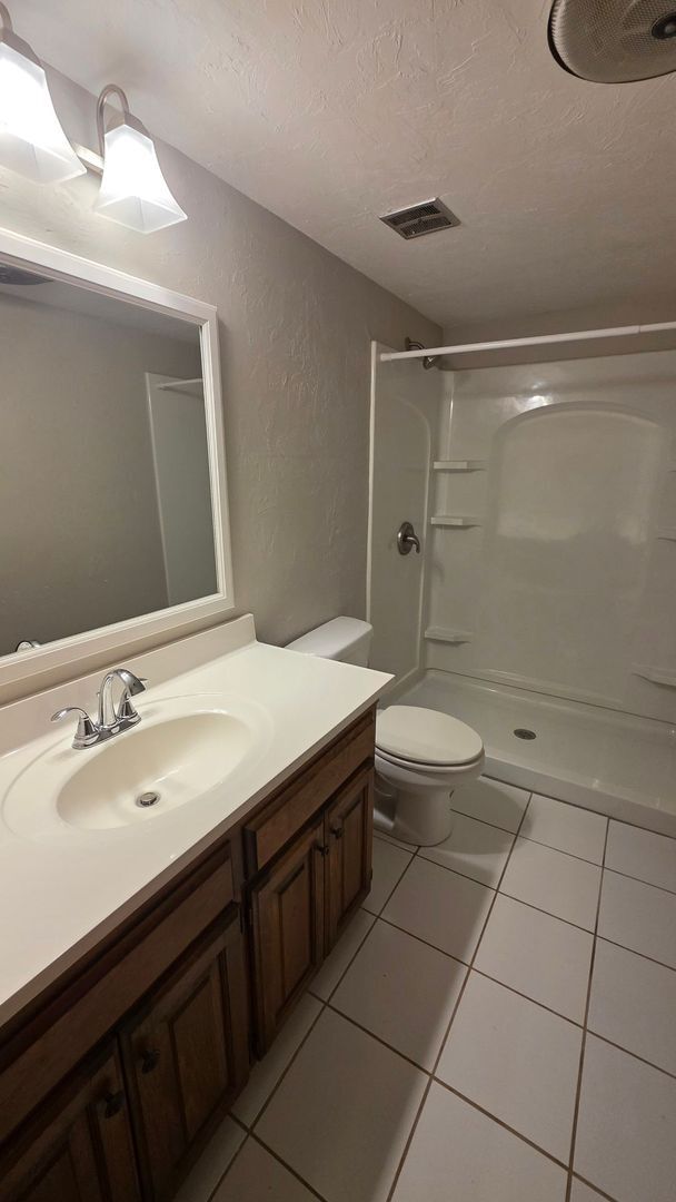 Photo - Wonderful 2 Bedroom Duplex In Bethany Ok.  $1250 Per Month!