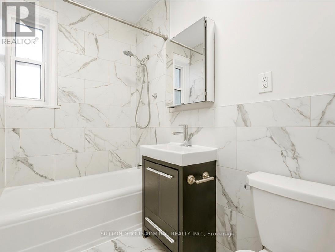 Photo - 448 Spadina Rd