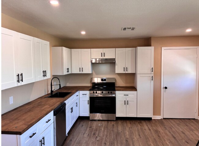 Photo - 3 Bed 1.5 Bath Rental Home in Prue - Move-in Ready