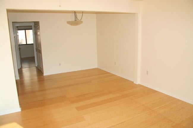 Dining Room - 11015 Lake Ave Unit 8