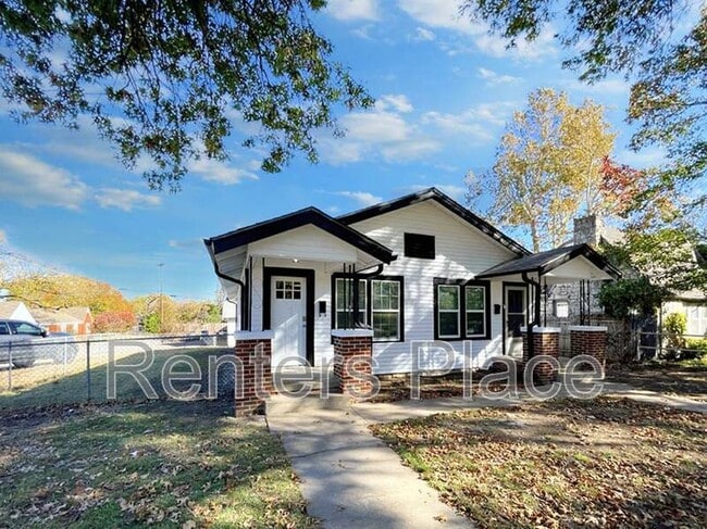 Photo - 201 S Jamestown Ave House