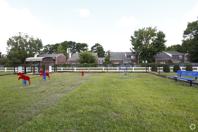 Bark Park - Colonial Parke