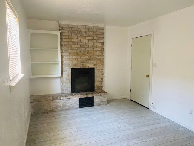 Photo - 305 S 5th St Unidad B