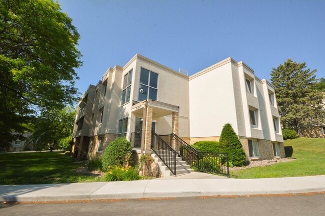 Building Photo - Enjoy the amazing Valhalla amenities witho... Rental