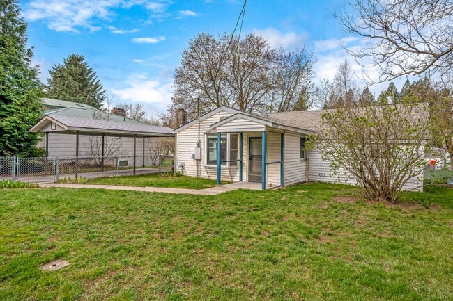 Central CDA rancher 2 bed 1 bath with 2 ca... - Central CDA rancher 2 bed 1 bath with 2 ca... House