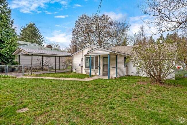 Building Photo - Central CDA rancher 2 bed 1 bath with 2 ca... Rental