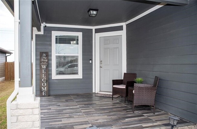 Photo - 810 Comal Run