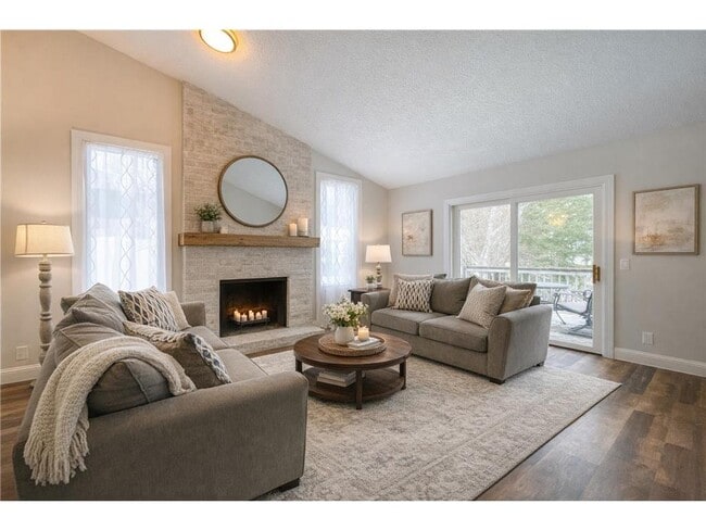 Photo - 1042 E Circle Dr