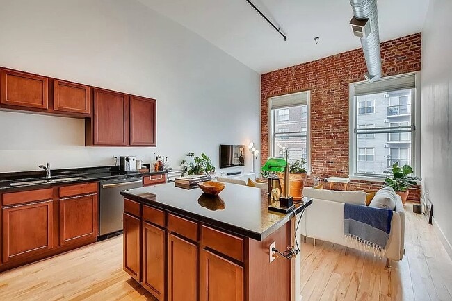 Photo - 2441 N Broadway Unit 202