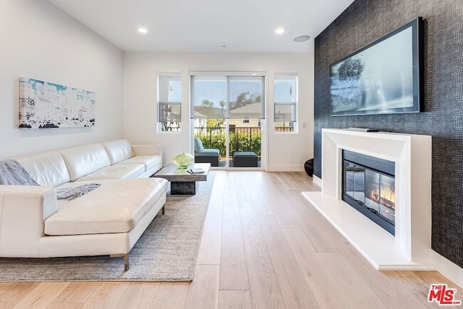 Photo - 4820 Bellflower Ave Unit 208