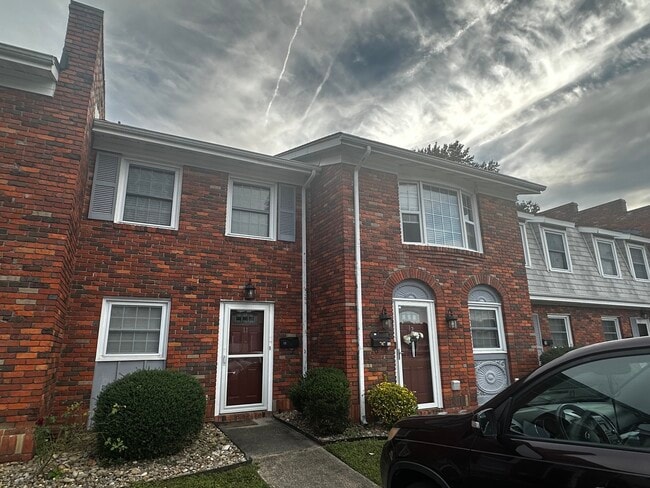 UNIT 18 - 3000 Golden Rd Unit 18