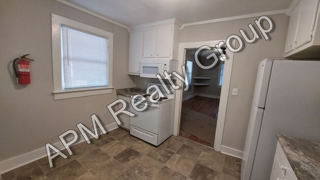 Building Photo - Updated two bedroom house