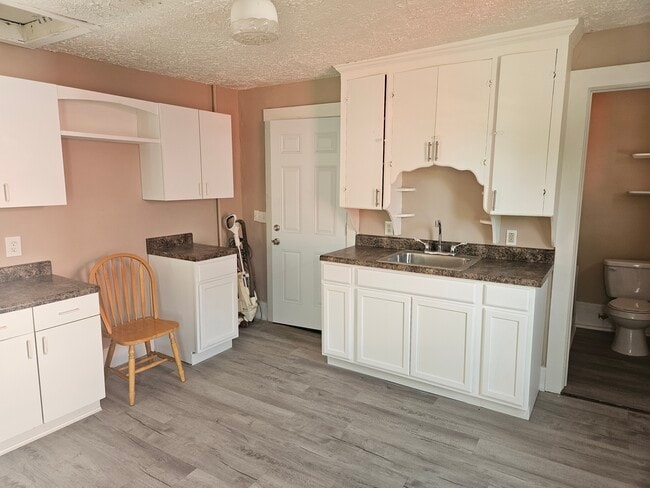 Apt B - 77 Saratoga Ave Unit B