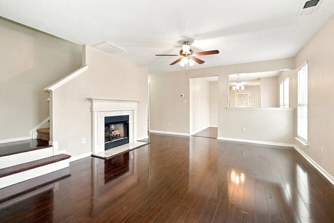 1002 Great Falls Dr