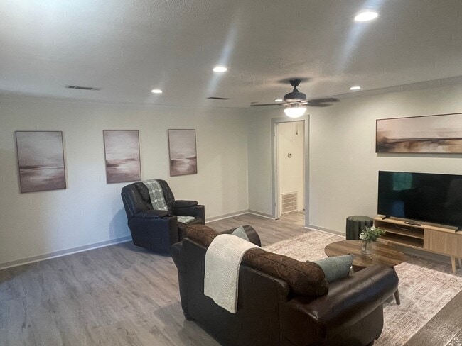 Photo - 2401 Amelia Ave