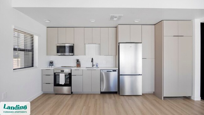 Photo - 2121 W Butler Dr Unidad 48