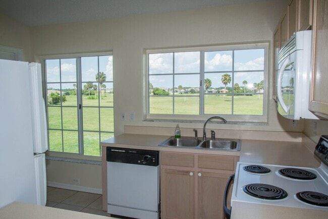 Photo - Second Floor 3 Bed 2 Bath Condo in South K...