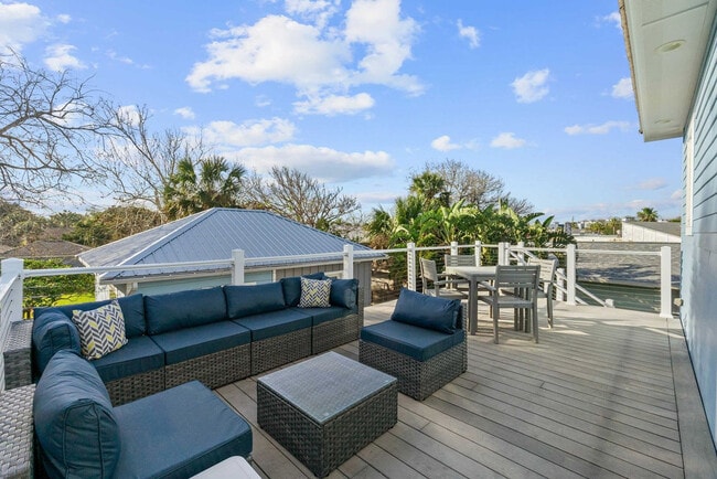 Photo - 11 Comares Ave S Unidad ID1281955P