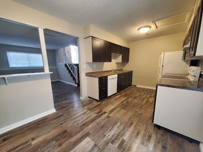 Photo - 3 Bedroom, 1 Bathroom split level bi-attached!