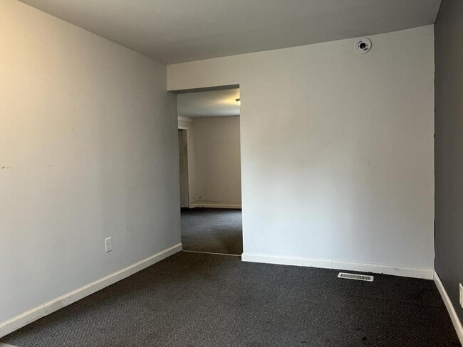 Photo - 207 W 4th St