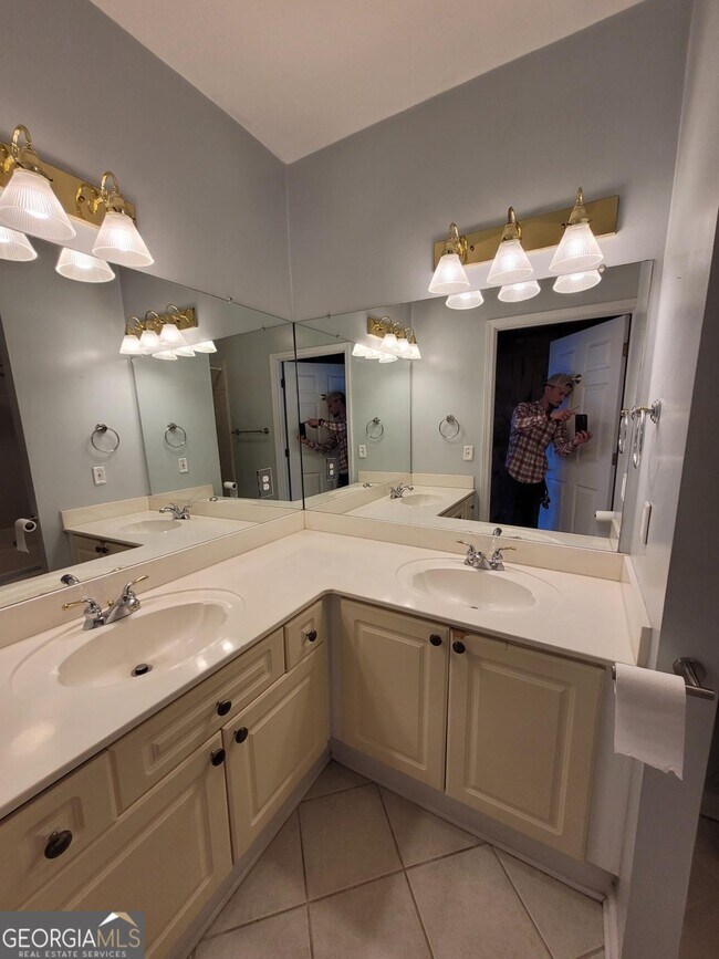 Photo - 3334 Peachtree Rd NE Unit 404