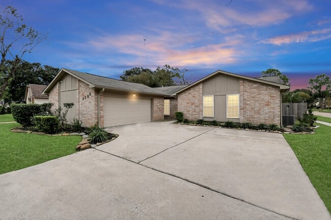 Photo - 3102 Cherry Creek Dr