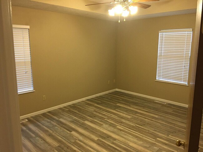 Photo - 2104 Southfork Dr