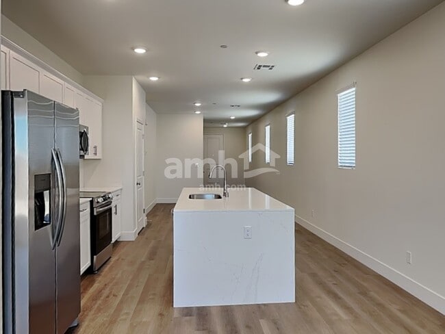 Photo - 530 Sacred Lotus Pl