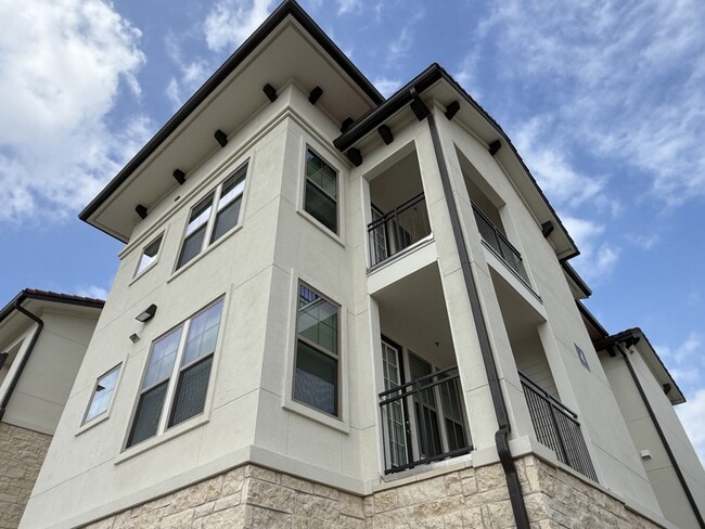 Building Photo - Northwoods
