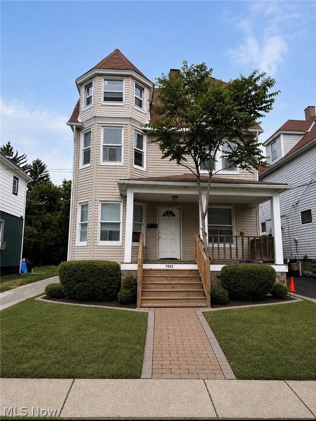 Building Photo - 7523 Osage Ave Unit UP