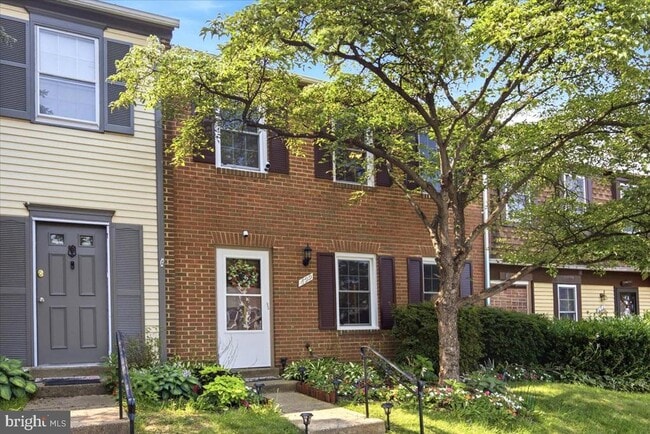 Photo - 899 Holborn Ct