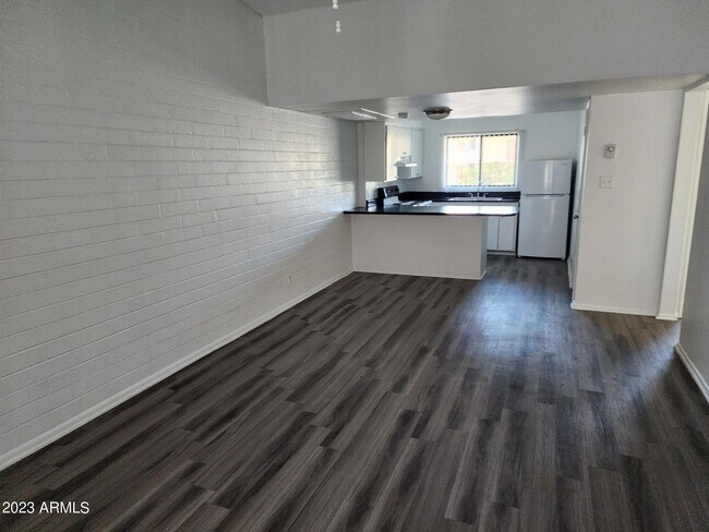 Photo - 4301 N 24th St Unidad 2