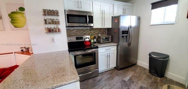 Photo - 240 SW 15th Rd