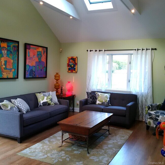 Photo - 9 Old Mill Ln