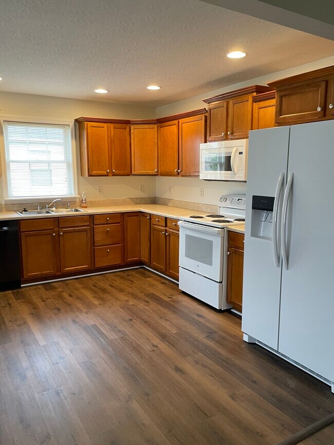 Kitchen - 3678 Avalon Dr