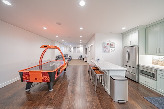 Photo - 949 Greenwillow Ln