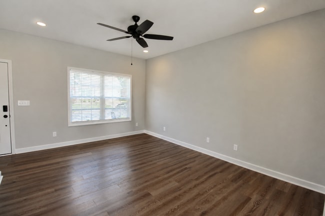 Photo - 1429 Village Lp