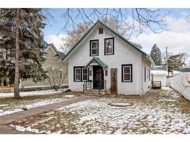 238 8th Ave N