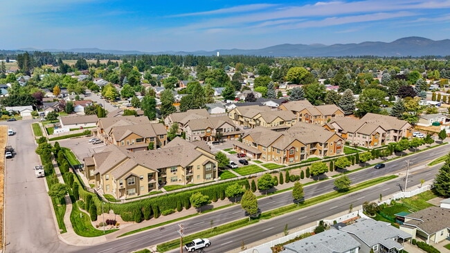 Building Photo - Fairway Meadows Rental